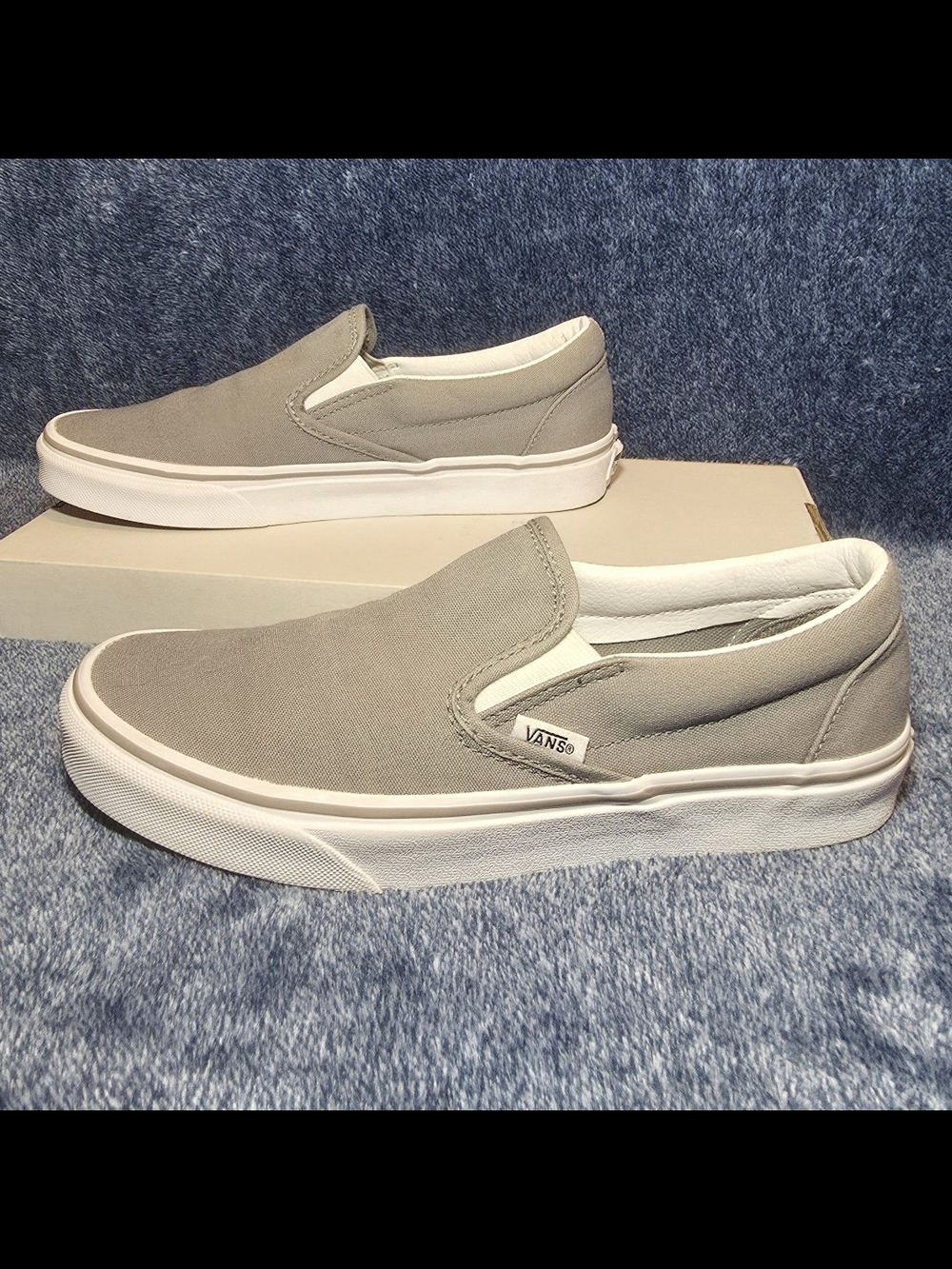 Vans Classic Slip-On Sneakers (Light Grey/Drizzle)